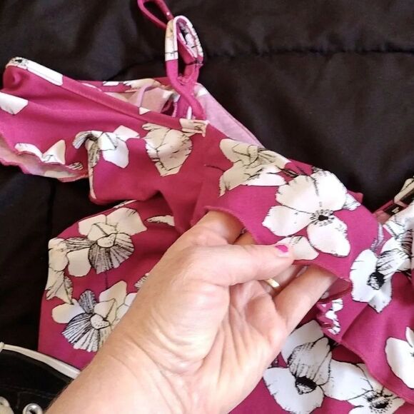 Heart Soul Pink White Floral Ruffled Cold Shoulder Surplice Bodysuit XL - Picture 6 of 14